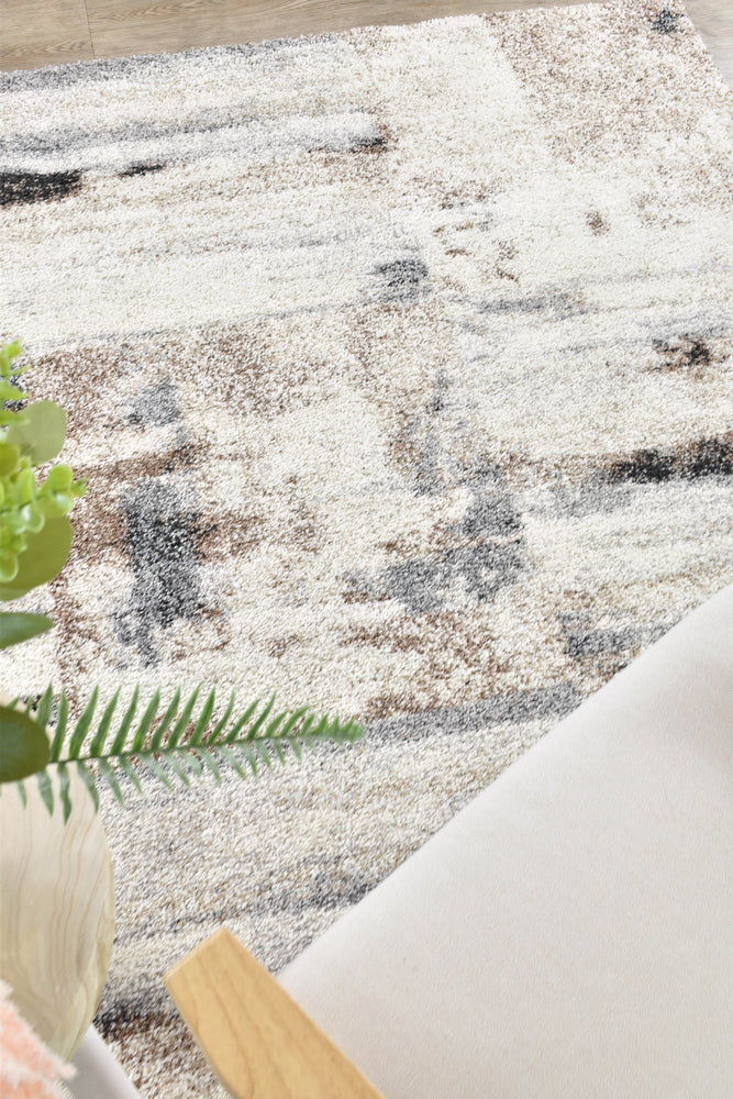 Plush shaggy rug with bold multicolour patterns