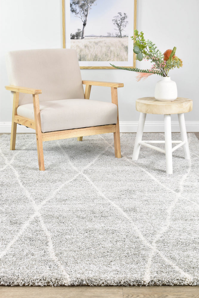 Full view of the Alpha Shaggy Grey rug showing its luxurious feel.