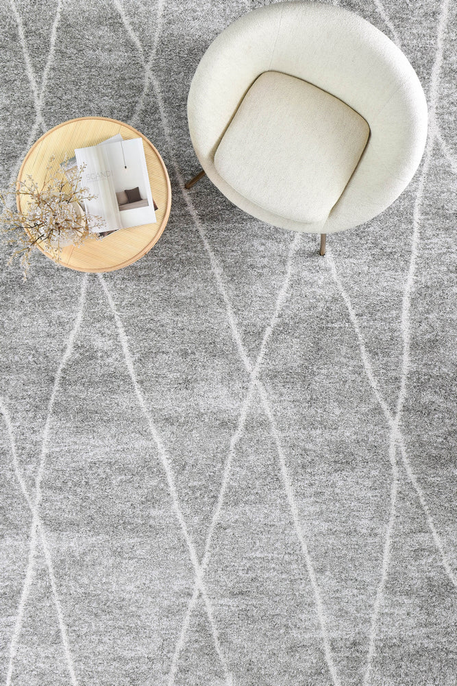 Alpha Shaggy Grey rug showing its plush, cozy texture.