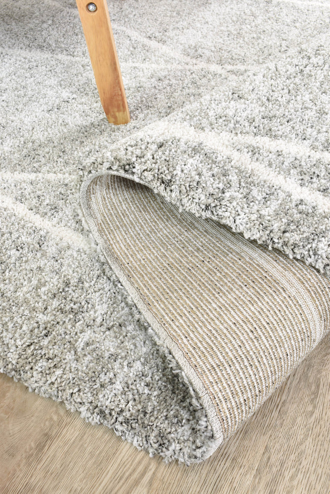 Alpha Shaggy Grey rug with a soft shaggy design in grey tones.
