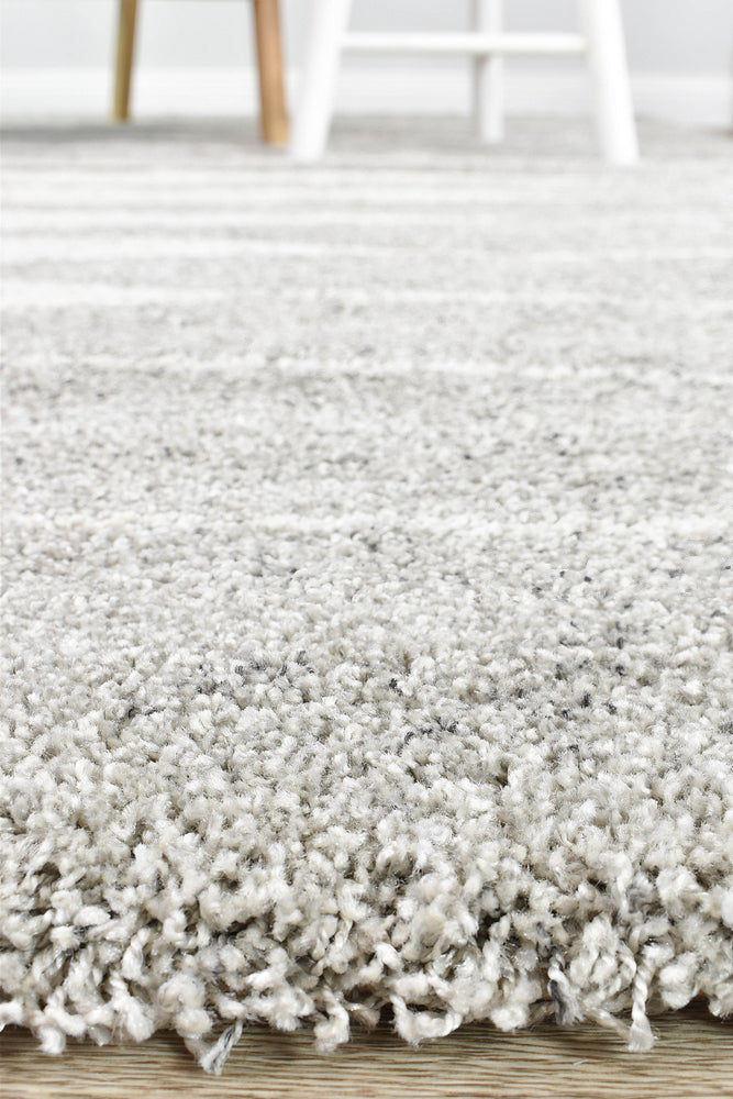 Cozy white silver shaggy rug for bedroom or living room