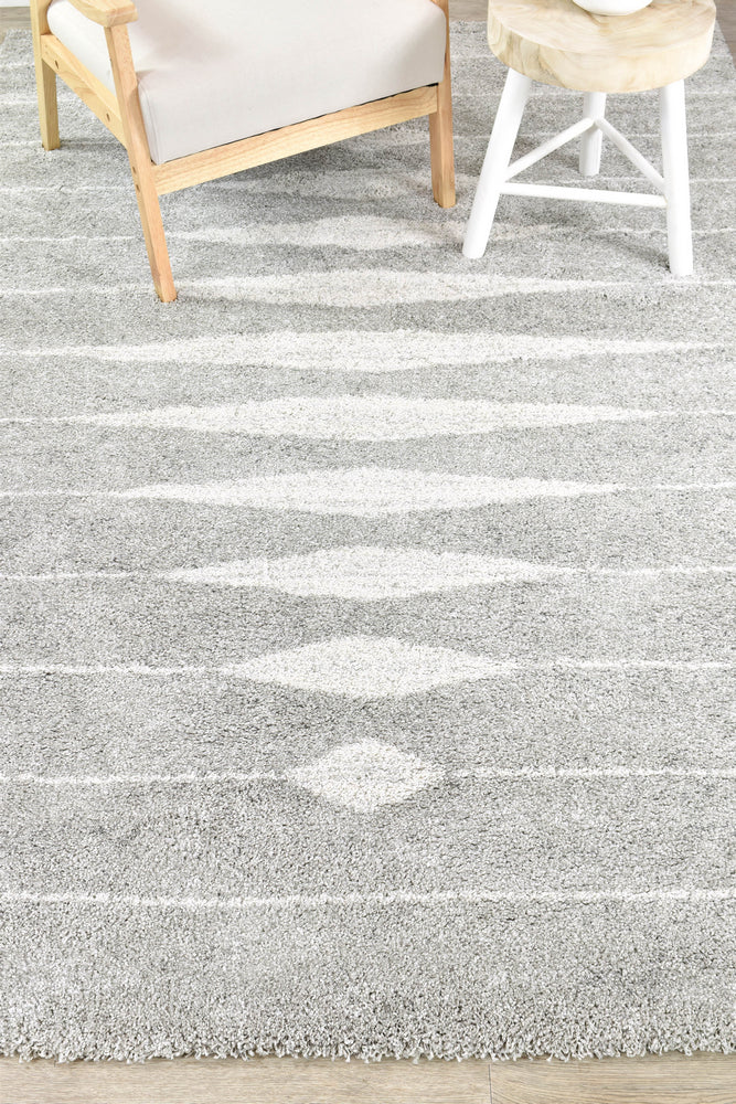 Luxurious white silver shaggy rug with soft high pile