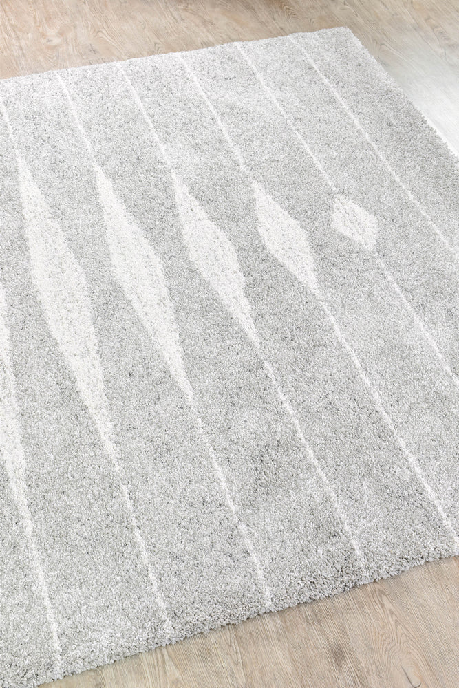 Alpha shaggy rug in white and silver with soft plush texture