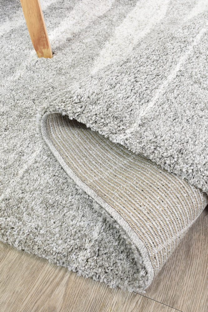 Fluffy Alpha shaggy rug in silver and white tones