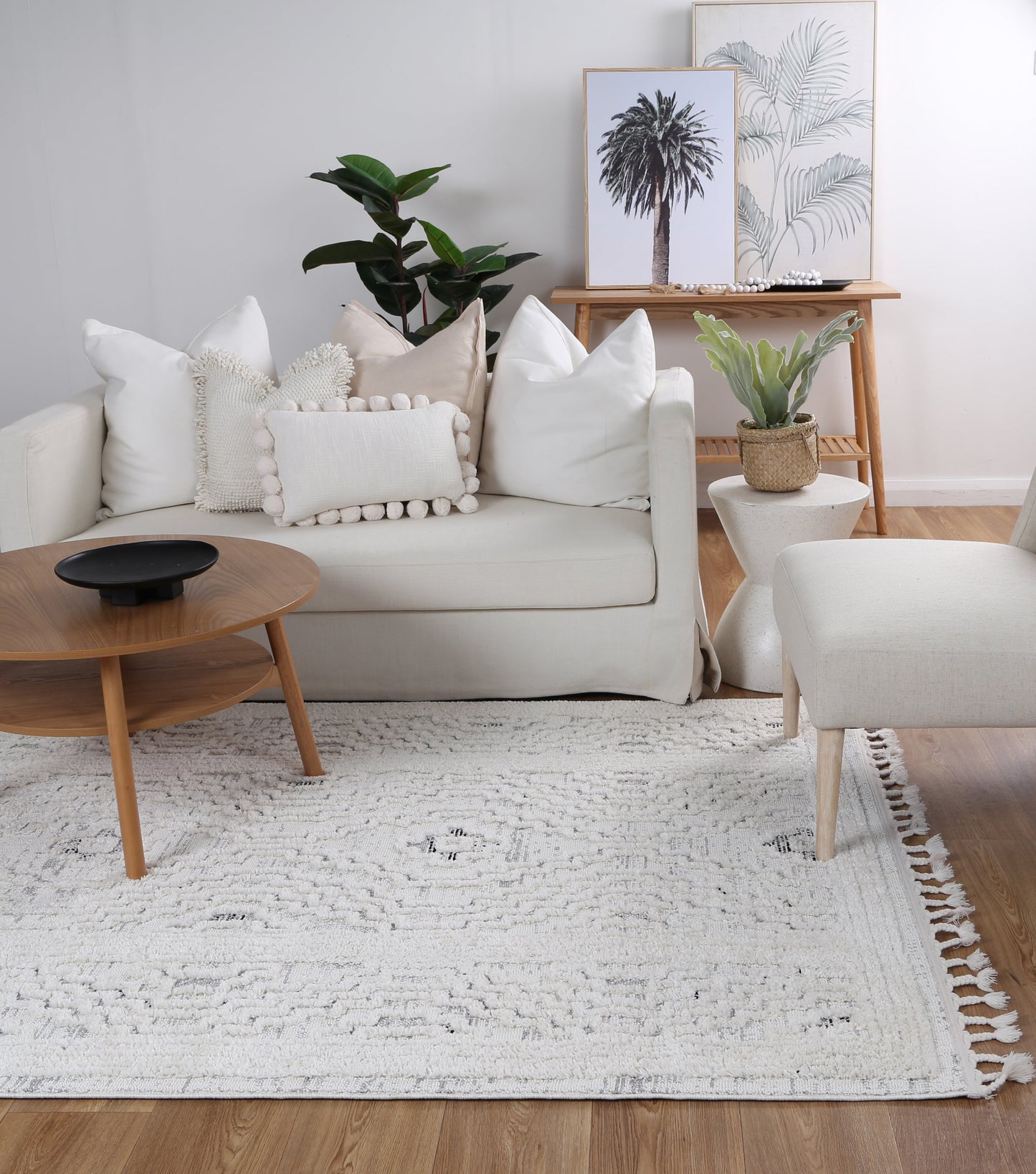 Bilbao Zanzia in White Rug