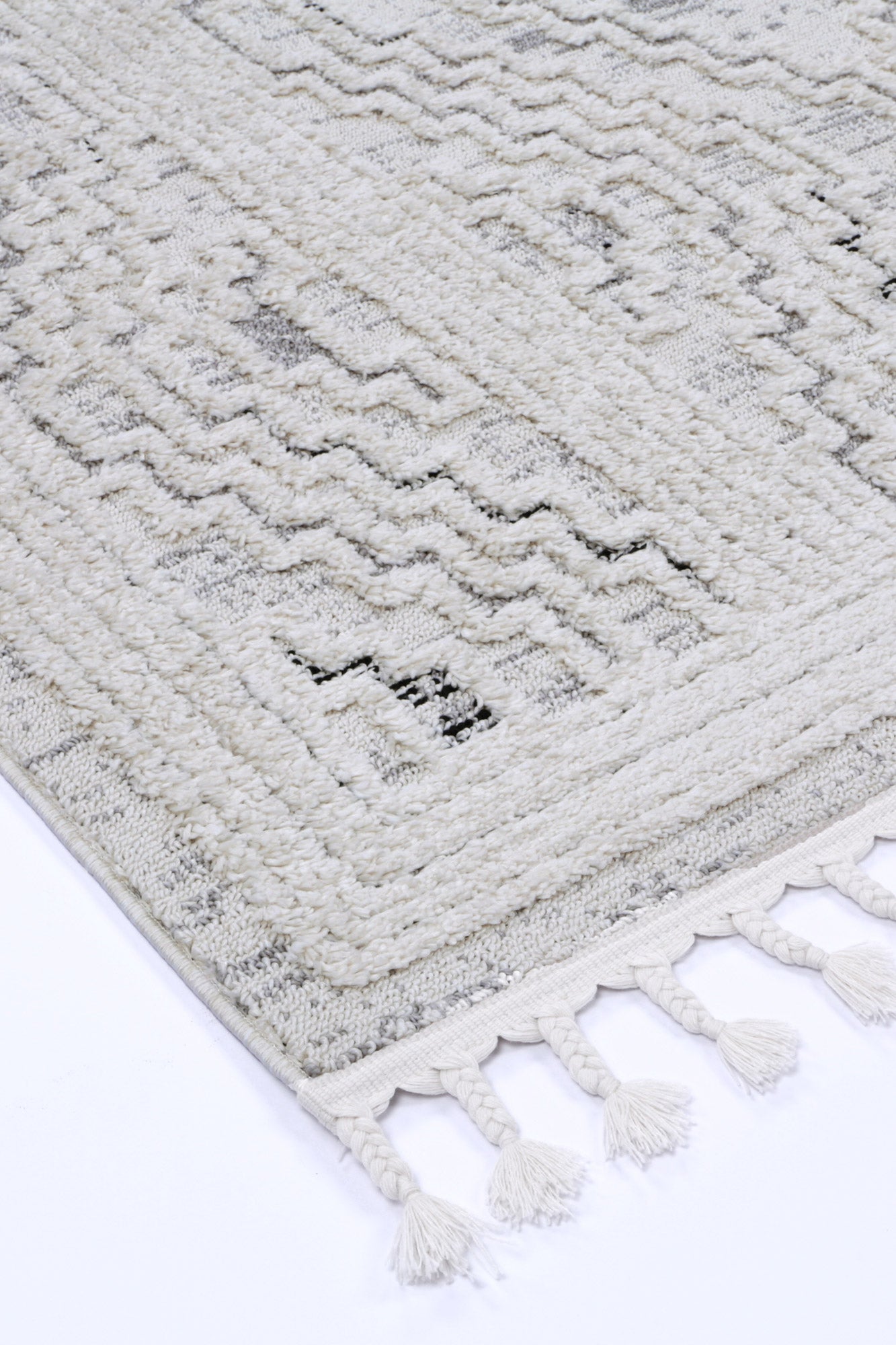 Bilbao Zanzia in White Rug