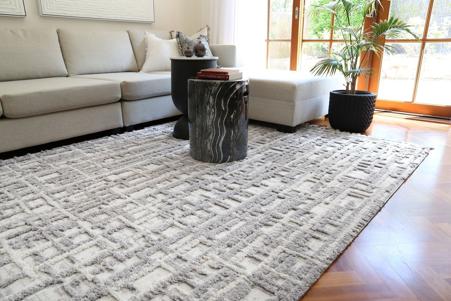 Bilbao Kubra rug in contemporary neutral setting