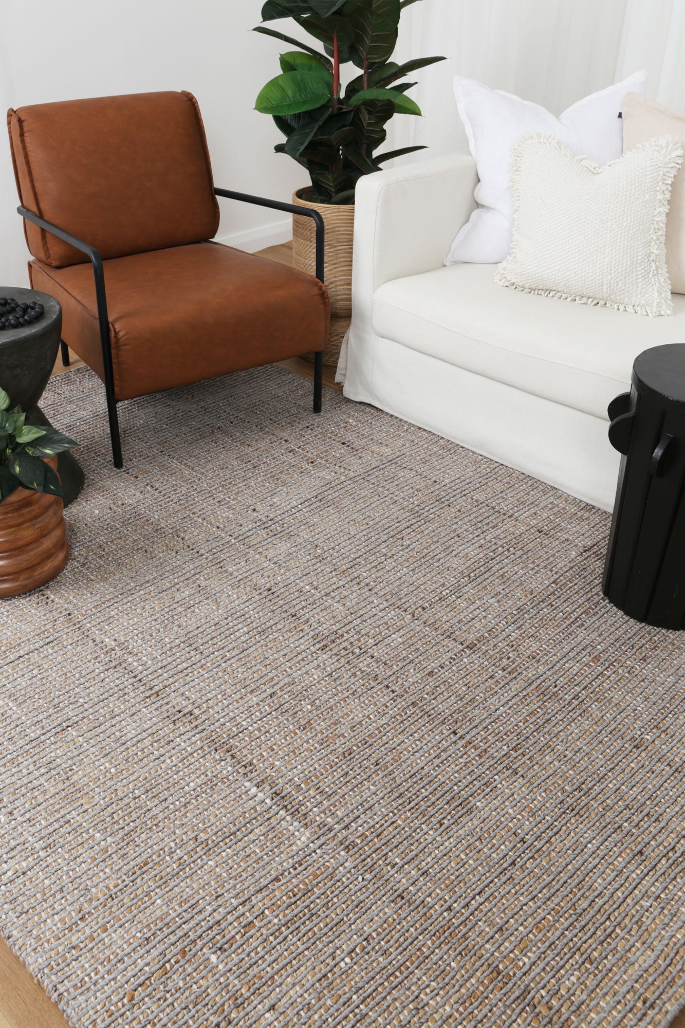 Dune series rug in light grey with subtle tonal patterns