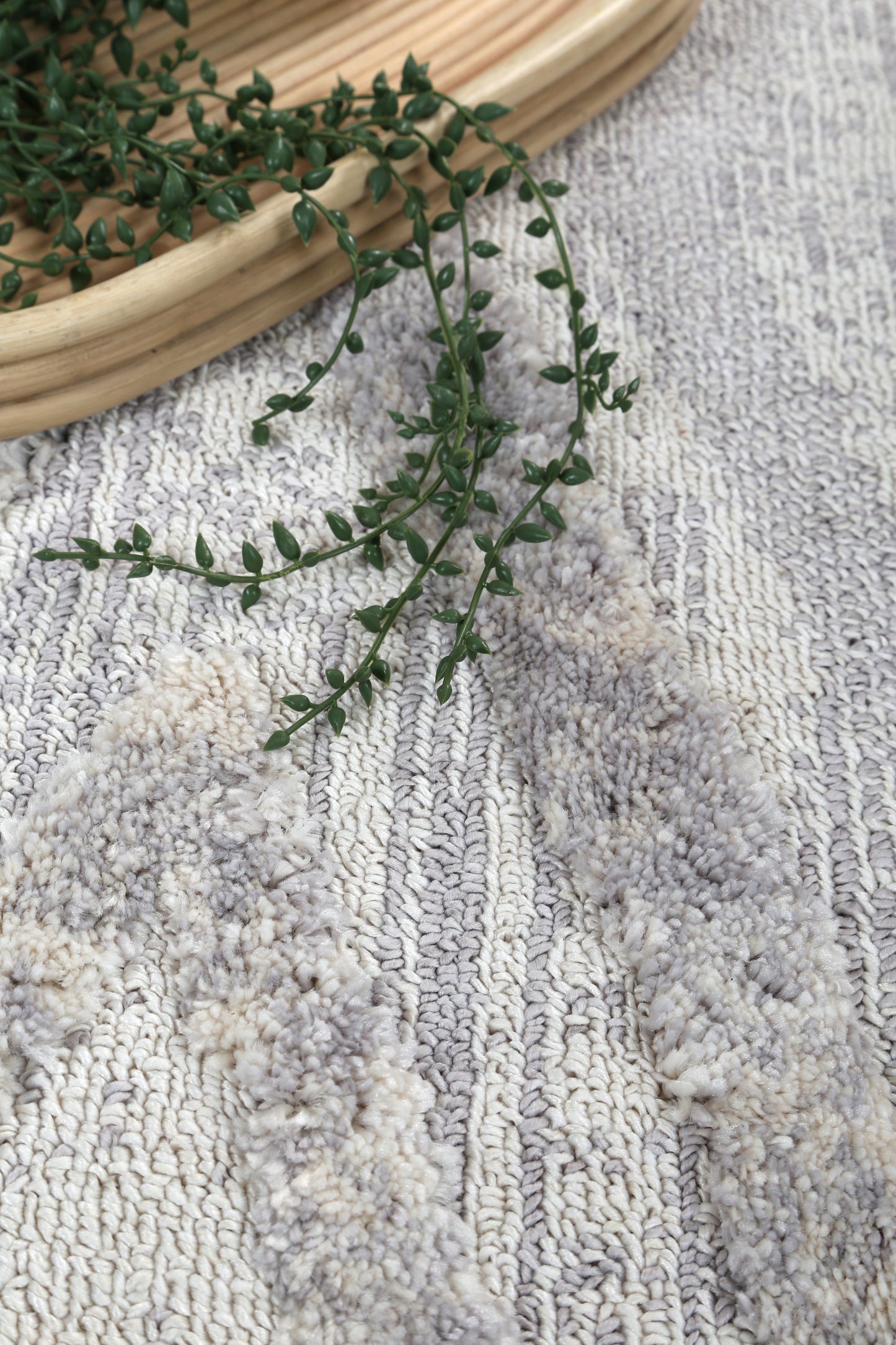 Bilbao Ishka Grey Rug Texture Close-Up – Kaleen Rugs
