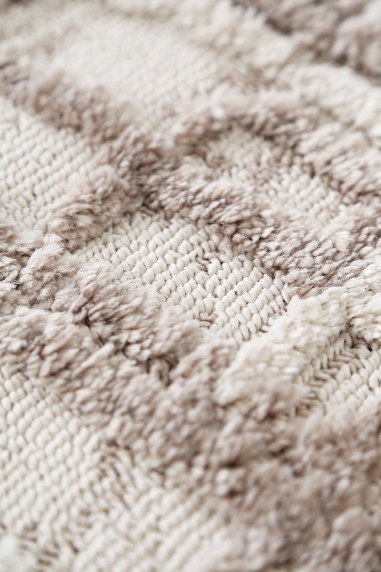 Bilbao Kubra Contemporary Beige Rug texture