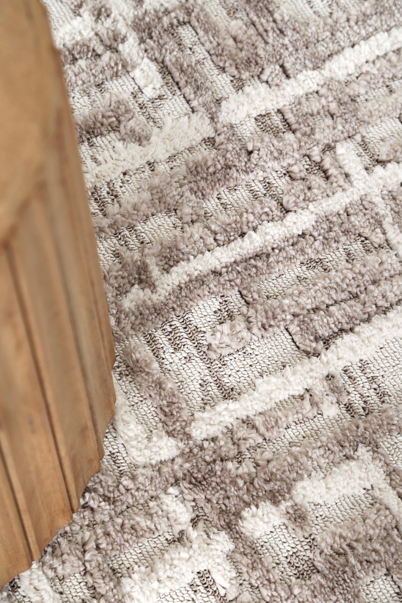 Bilbao Kubra Contemporary Beige Rug design