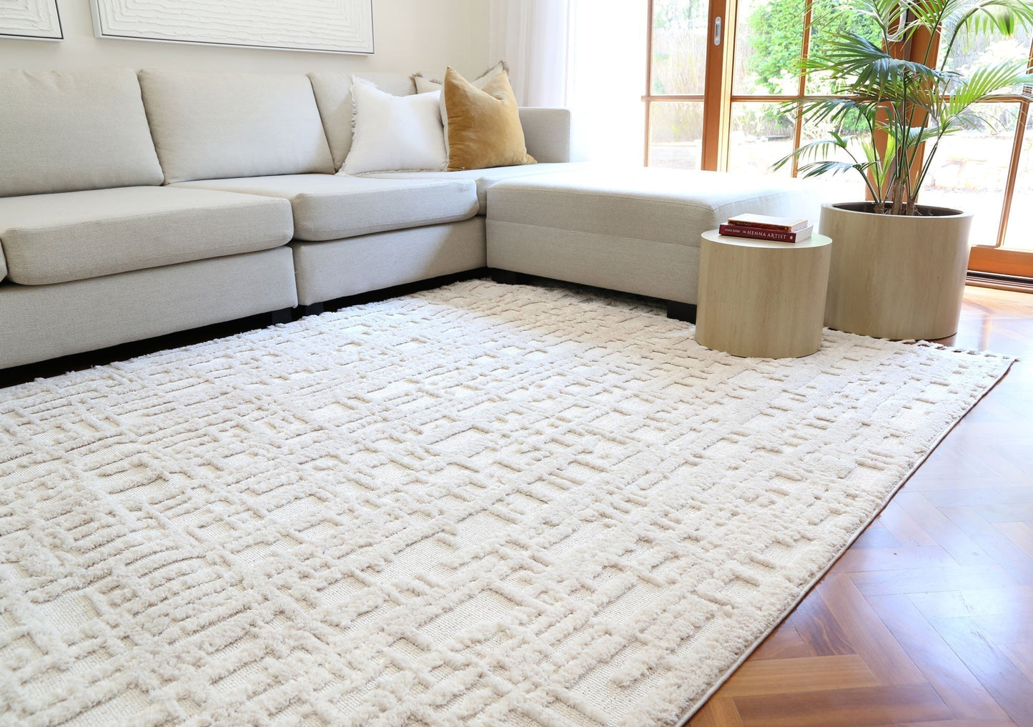 Bilbao Kubra Contemporary in Ivory Rug