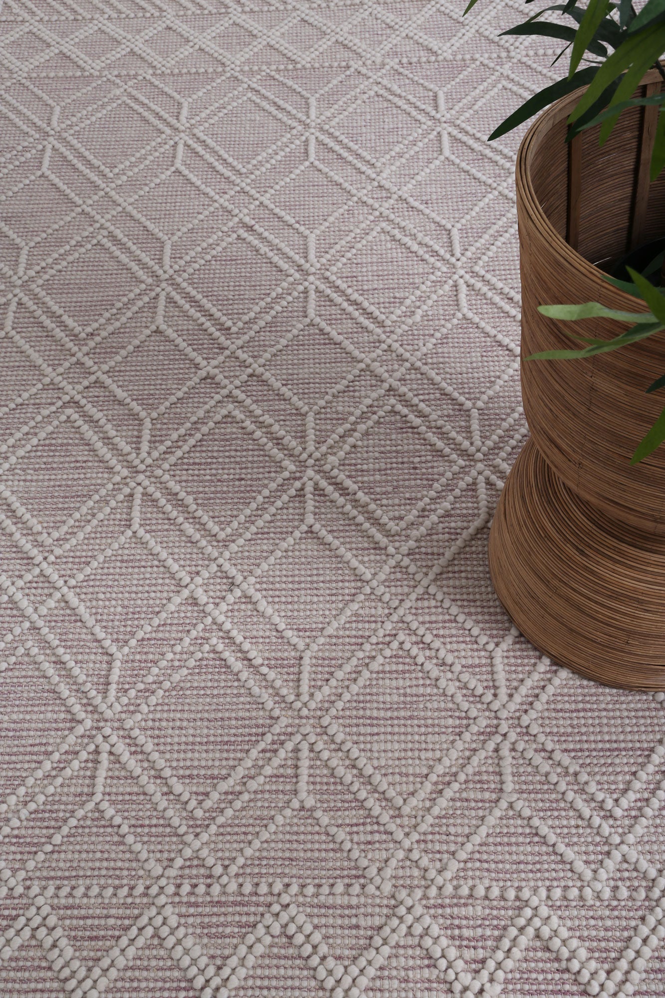 Stylish contemporary rug with geometric details