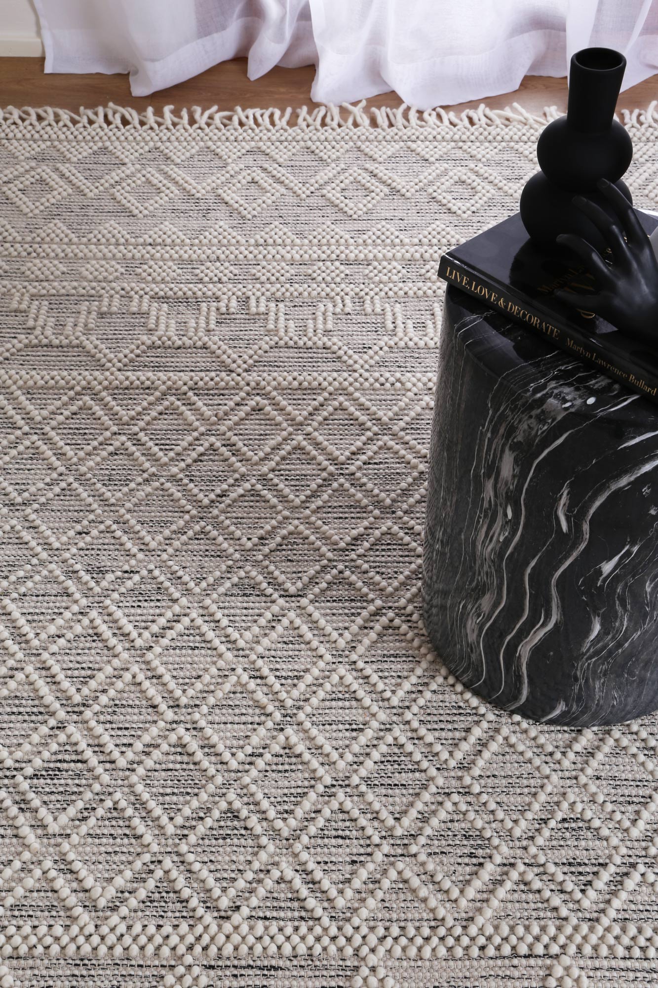 Perla Mia White & Black Rug